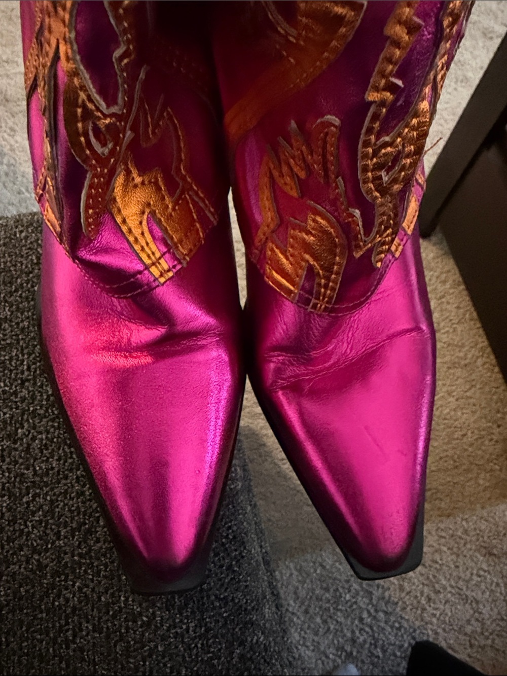 Azalea Wang Esperanza Western Style Bootie in Metallic Fuchsia. size 7 - Picture 5 of 9